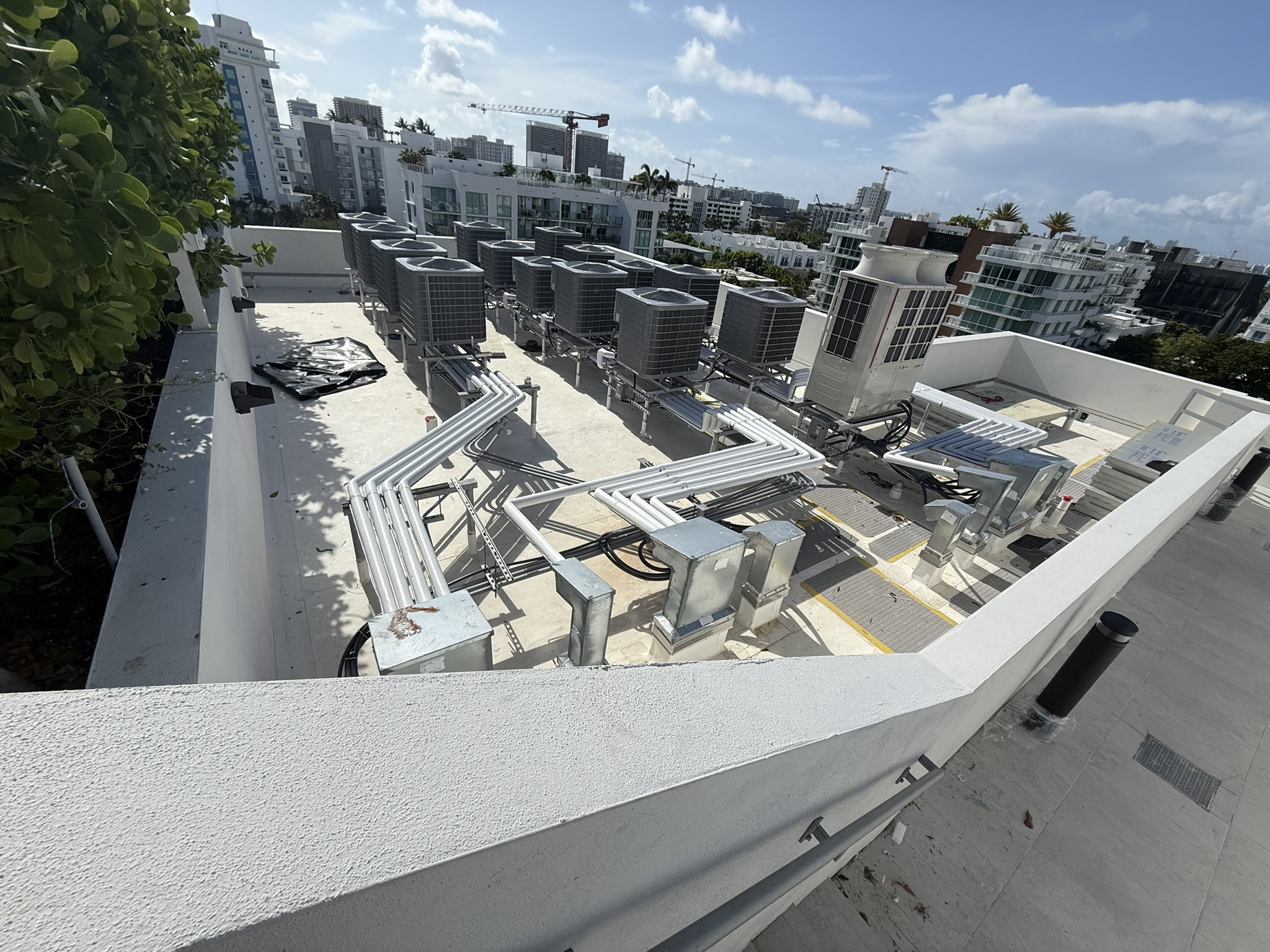 Clara Bay Harbor Island Apartments – image 2